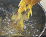 Foto del paso 5 de la receta: Pasta a la puttanesca de sardinas