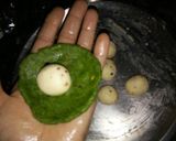 A picture of step 10 of Spinach Cheese Balls.
