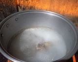 Foto langkah ke 2 dari resep Sup tulang sapi.