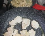 Foto del paso 1 de la receta: Pechugas de pollo con queso, bacon y champis al ajillo