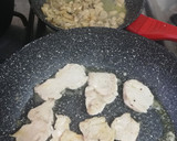 Foto del paso 1 de la receta: Pechugas de pollo con queso, bacon y champis al ajillo