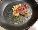 Une image de l'étape 5 de Tagliatelles vertes aux anchois, ail, tomates et persil.
