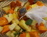 Foto del paso 5 de la receta Dulce de piña, papaya y manzana con hierbas frescas y especias
