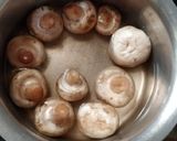A picture of step 1 of Mushroom tikka Masala.