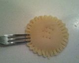 A picture of step 6 of Jam Pie.