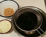 A picture of step 1 of Hijiki and Soy Bean Salad.