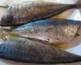 A picture of step 2 of Grilled Horse Mackerel with Rosemary and Garlic.