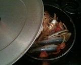 A picture of step 3 of Pan-fried Sardines with Tomato and Onion.
