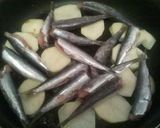 A picture of step 3 of Pan-fried Potatoes and Sardines with Garlic and Cheese .