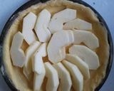 A picture of step 5 of Apple Crumble Tart.