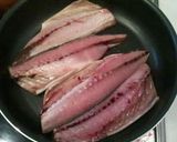 A picture of step 1 of Pan-fried Mackerel with Grated Onion Sauce.