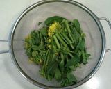 A picture of step 2 of Anchovy and Rapeseed Greens Pasta.