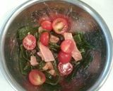 A picture of step 4 of Salmon and Wakame Stem Salad.