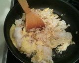 A picture of step 4 of Fried Rice with Egg and Spring Onions.