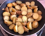 Foto langkah ke 5 dari resep Sauteed Baby Potato #dapurwiwin 👩🏻‍🍳.