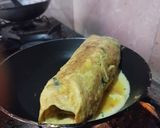 Foto langkah ke 4 dari resep Telur Gulung Sayur.