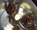 A picture of step 1 of Dates and almonds shake.