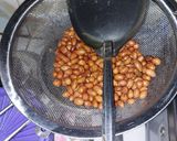 Foto langkah ke 3 dari resep Kupat Tahu Bumbu Kacang Tanah khas Banjar Patroman Jawa Barat.