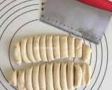 Foto langkah ke 3 dari resep Homemade Dumpling Wrappers.