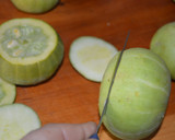 Foto del paso 2 de la receta: Zapallitos verdes rellenos con quinoa y queso