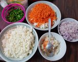 A picture of step 1 of Pork Prawn Meat Roll.