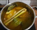 Foto langkah ke 5 dari resep Ayam Kampung Ungkep Bumbu Kuning.