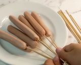 Foto langkah ke 4 dari resep Corndog Mudah.
