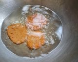 A picture of step 3 of Tomato Mathri.