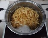 Hình bước làm 2 của món Mì trứng xào thịt bò