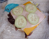 Foto del paso 5 de la receta: Bocata de pavo 🦃 y pepino 🥒
