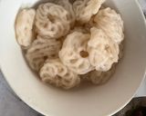 Foto langkah ke 1 dari resep Seblak Kerupuk Coek ala Korea pakai Gochujang.