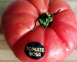 Foto del paso 1 de la receta: Ensalada de tomate Rosa con atún