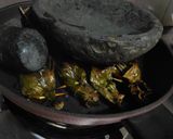 Foto langkah ke 8 dari resep Pepes Ikan Pisang-pisang Bakar.