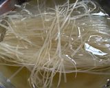 Foto del paso 1 de la receta: Fideos de arroz salteados con vegetales