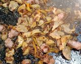 Foto del paso 7 de la receta: Arroz salchichas, pollo y camagrocs (rebozuelos)
