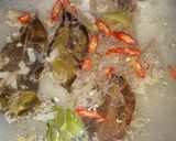 Foto langkah ke 3 dari resep Sop ikan gurame kemangi.