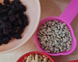 Foto del paso 3 de la receta: Barritas energéticas de avena, semillas, frutos y miel 🍯Snack para llevar donde vos elijas 🎒