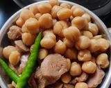 A picture of step 2 of Soya chunk chickpea kabab.