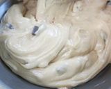 A picture of step 4 of Peanut Butter and Chocolate Muffins.
