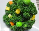 A picture of step 4 of Broccoli Christmas Tree and Wreath.