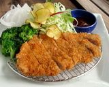 A picture of step 7 of Tonkatsu (Deep-fried Pork Cutlet).