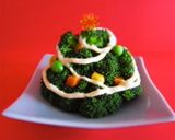 A picture of step 7 of Broccoli Christmas Tree and Wreath.