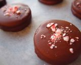 A picture of step 4 of Peppermint and Chocolate Covered Oreo.