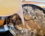 Foto del paso 4 de la receta: Arroz negro con calamares y langostinos
