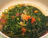Foto langkah ke 6 dari resep Tumis Kangkung Terasi.