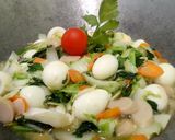 Foto langkah ke 5 dari resep Tumis Sayur Telur Puyuh.