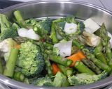 A picture of step 2 of Grilled chicken breast with steamed vegetables.