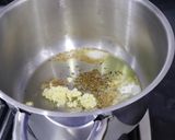 A picture of step 2 of Mushrooms a la grecque.