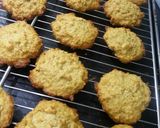 A picture of step 8 of Ginger oat biscuits with dark chocolate.