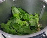 A picture of step 2 of Pasta with home-made pesto and broccoli.